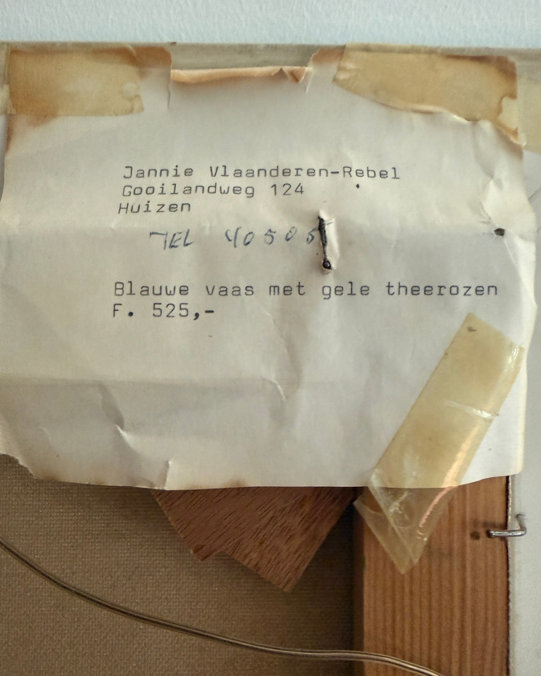 Vintage olieverfschilderij ‘Blauwe vaas met gele theerozen’ | Jannie Vlaanderen-Rebel