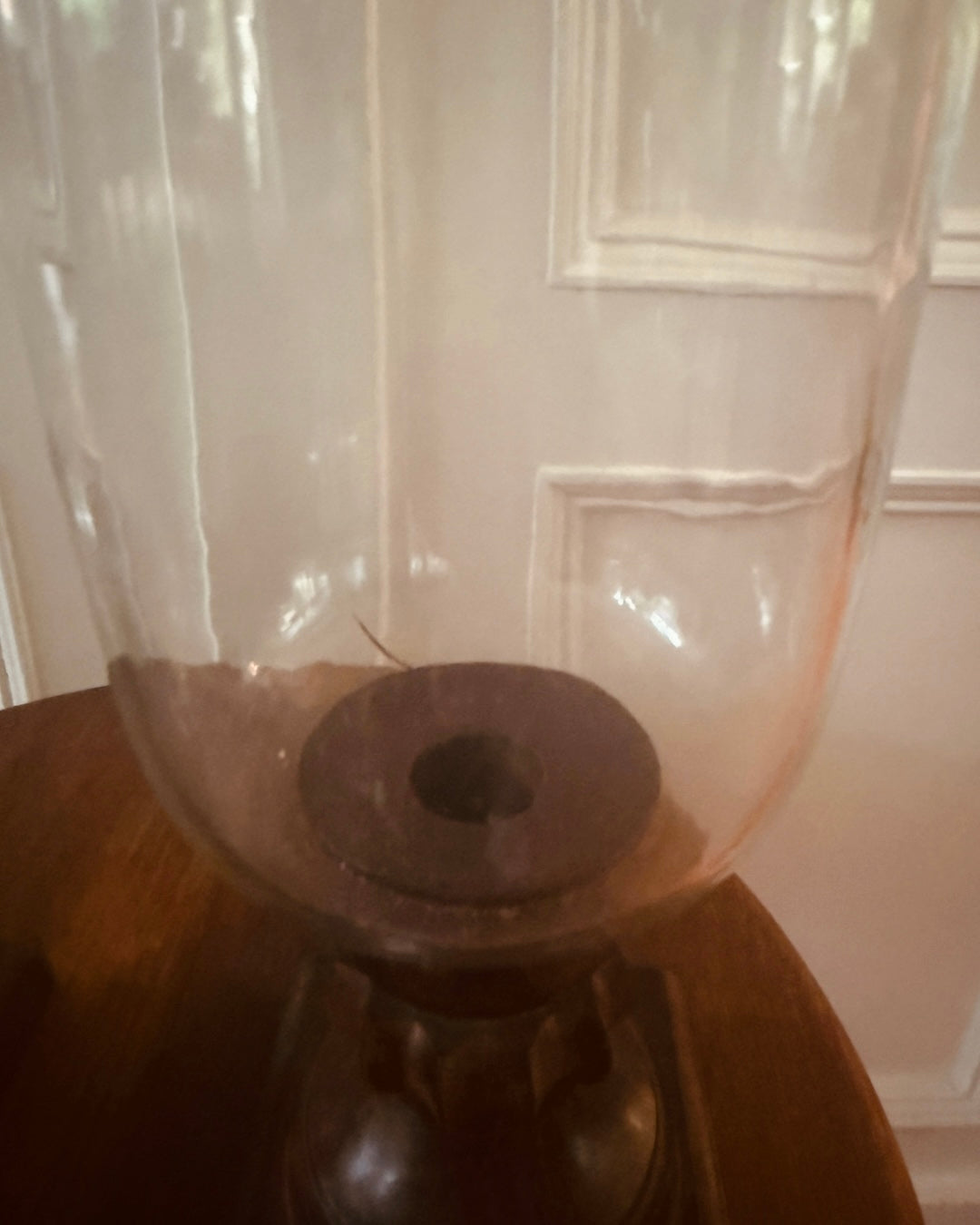 Set van 2 windlichten met metalen voet – 33,5 cm