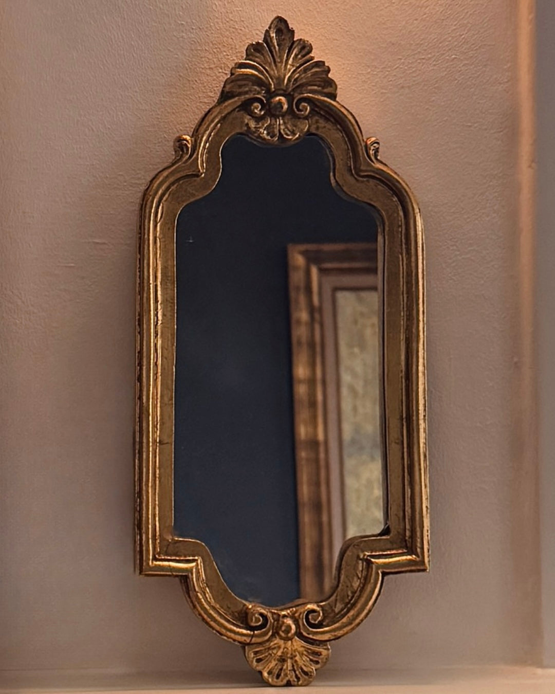 Vintage wandspiegel met ornamentlijst