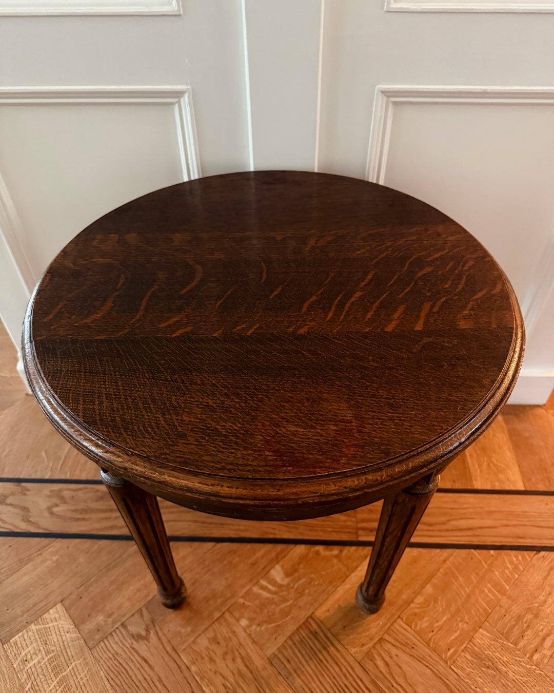 Antiek rond bijzettafeltje – ca. 1900–1920