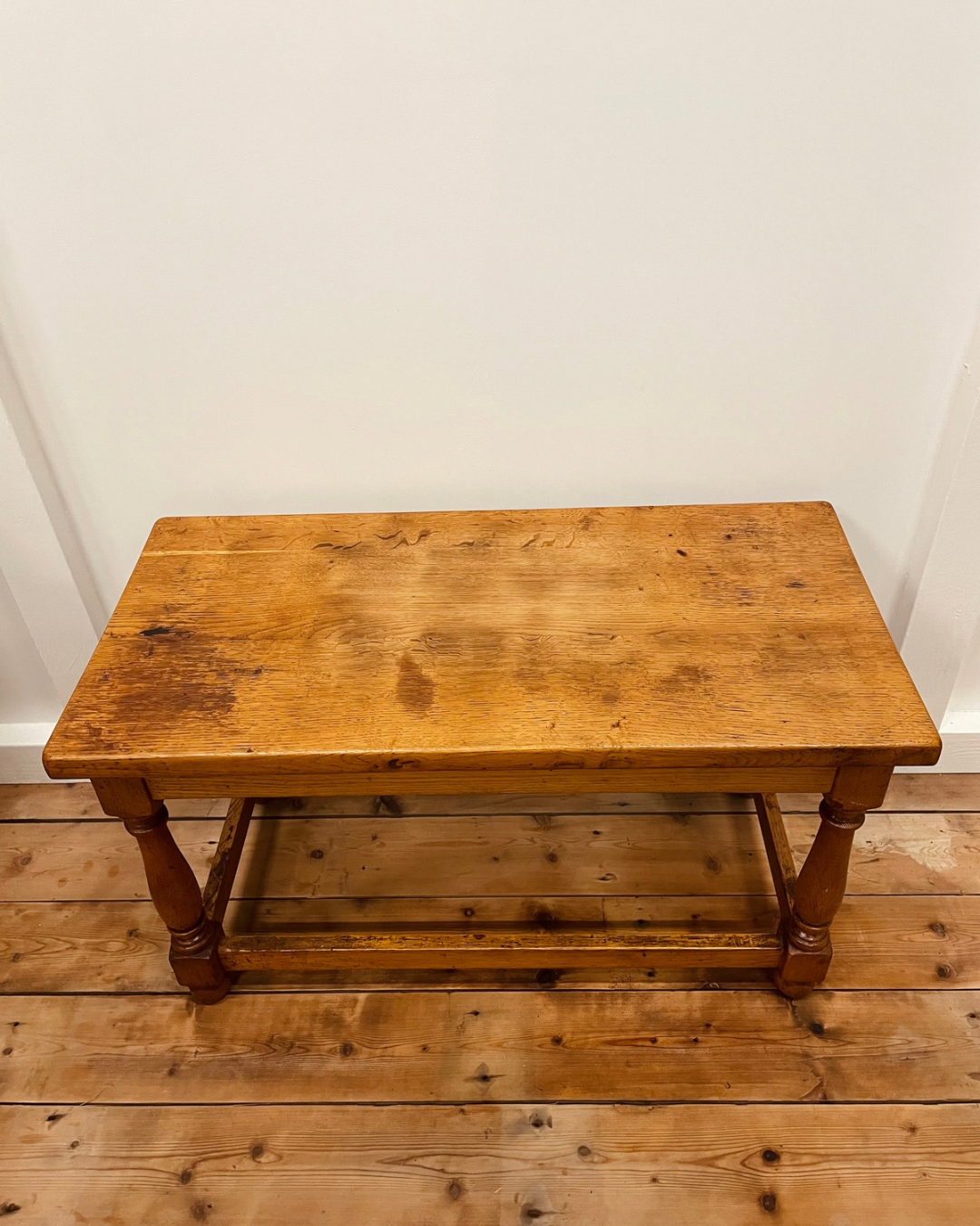 Zware eiken bijzet- of koffietafel