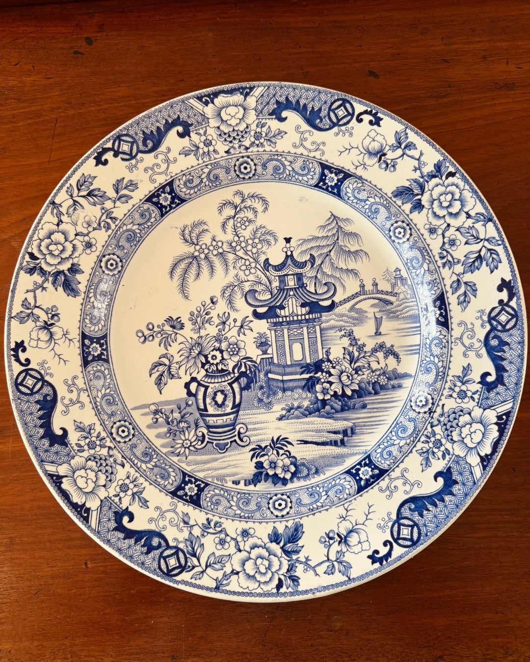 Frans blauw-wit bord met Chinees decor – ø 33 cm