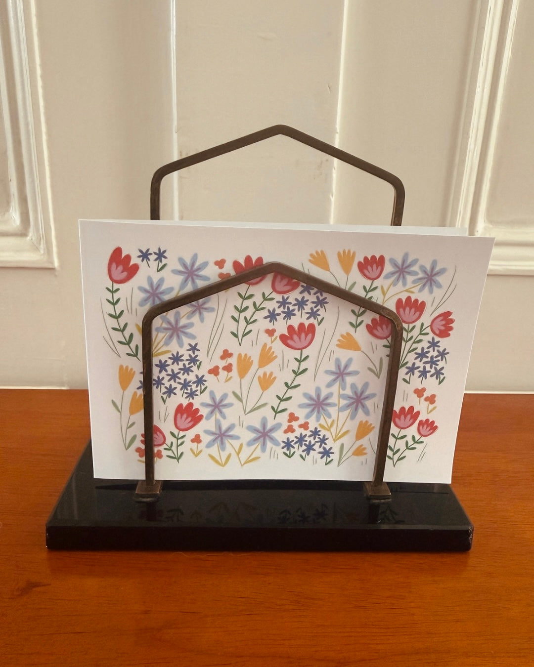 Vintage art deco brievenhouder met zwarte voet