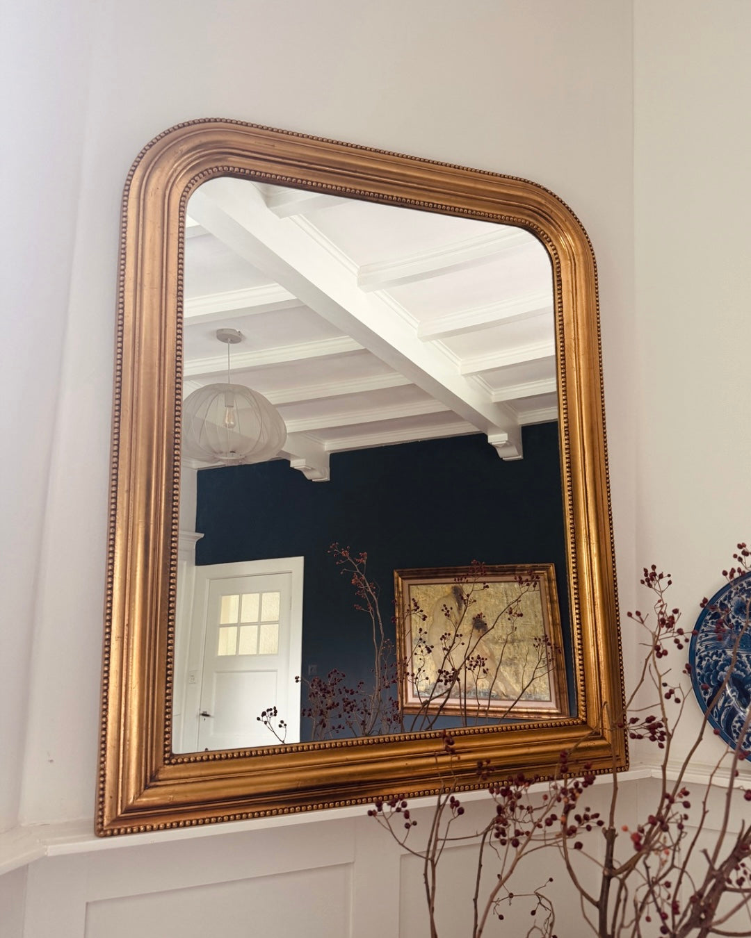 Vintage goudkleurige spiegel met parelrand | 80 x 100 cm