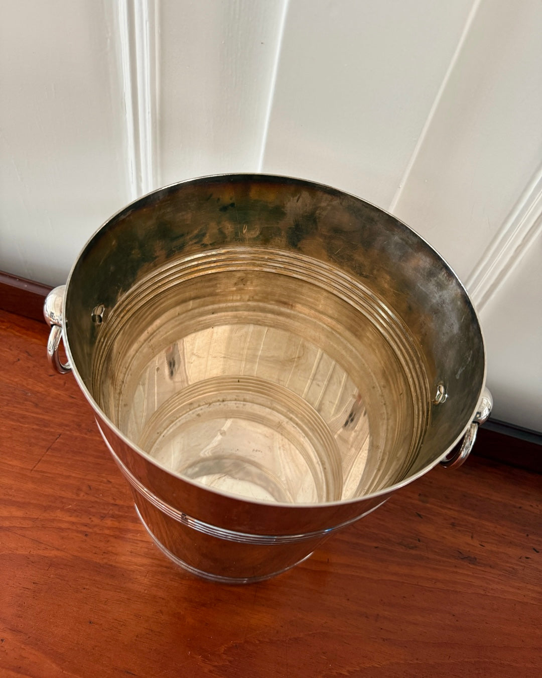Vintage verzilverde champagnekoeler met ringgrepen