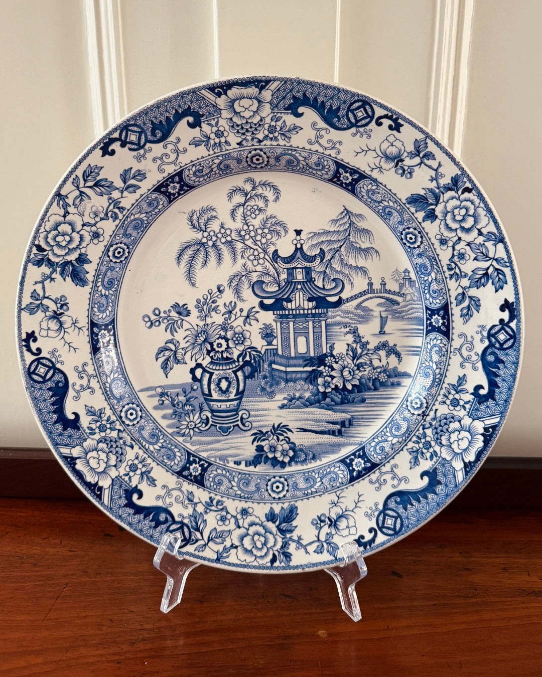 Frans blauw-wit bord met Chinees decor – ø 33 cm