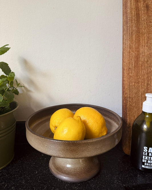 Handgemaakte keramieken schaal op voet – Leiderdorp 1980