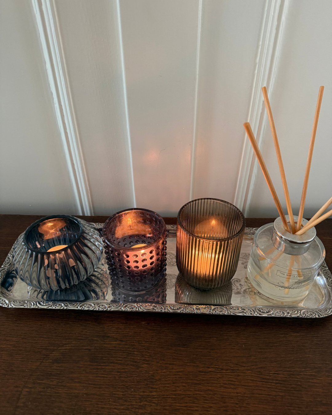 Verzilverd decoratief blad met gegraveerd decor