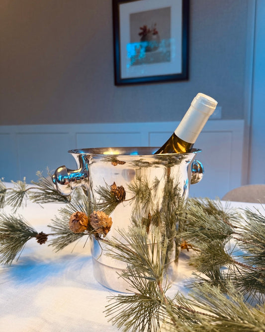 Verzilverde wijnkoeler met ringoren