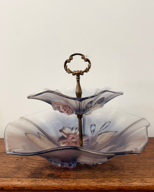 Vintage glazen etagère met bloemendecor