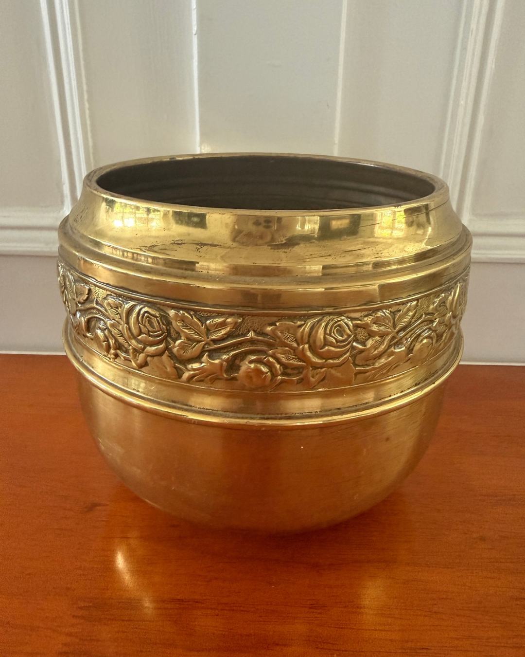 Vintage koperen pot met rozenrand | Ø 15,5 x 16 cm