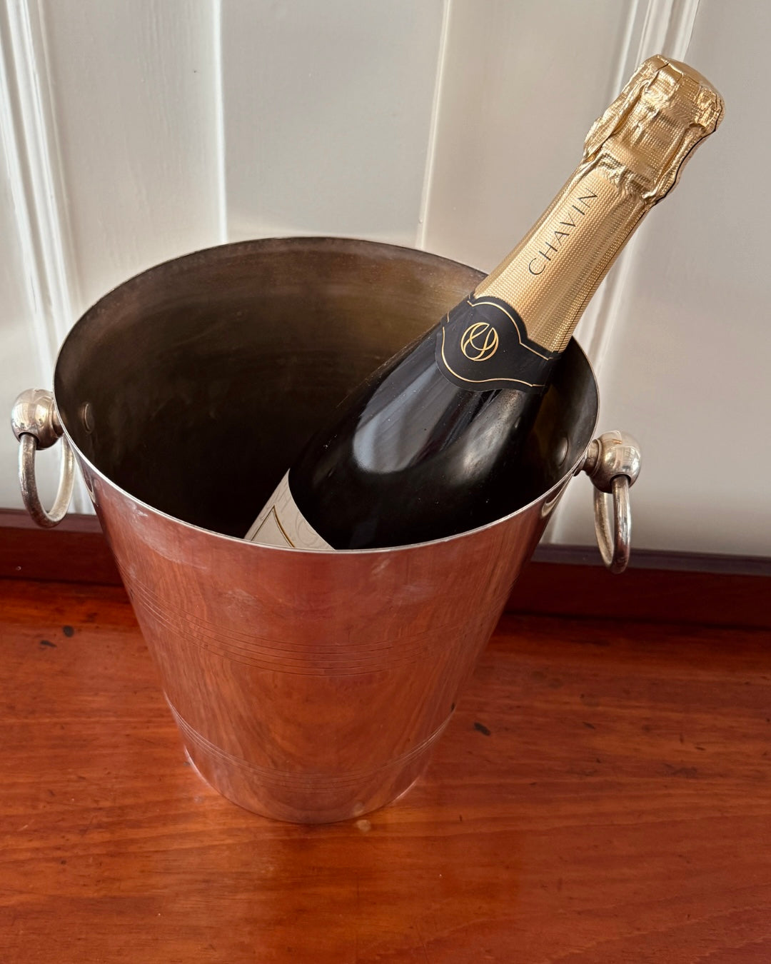 Verzilverde champagnekoeler met ringgrepen