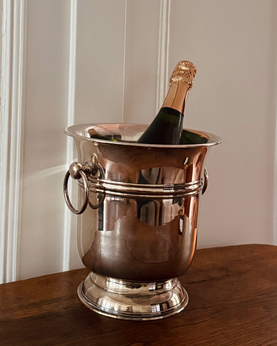 Verzilverde wijn- en champagnekoeler met ringgrepen