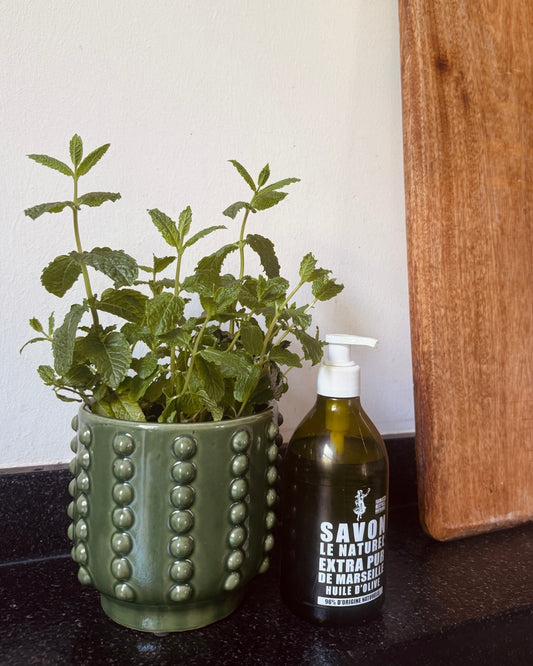 Groene keramieken plantenpot met reliëf Ø14 x 14 cm