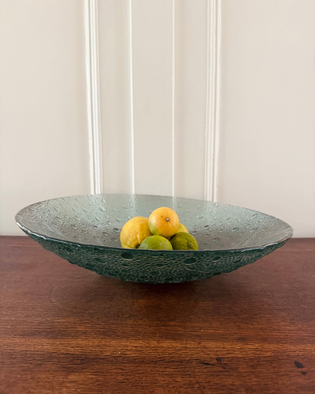 Groene glazen schaal met bubbeldessin