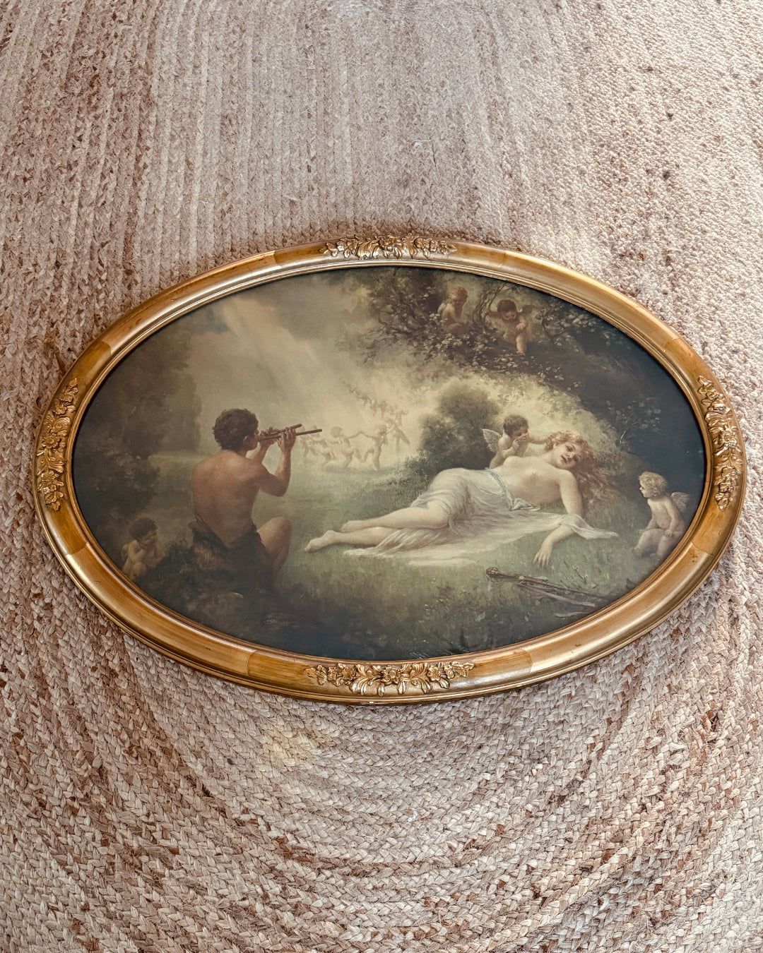 Ovale aquarel met mythologische scene in vergulde lijst (97 × 70 cm)