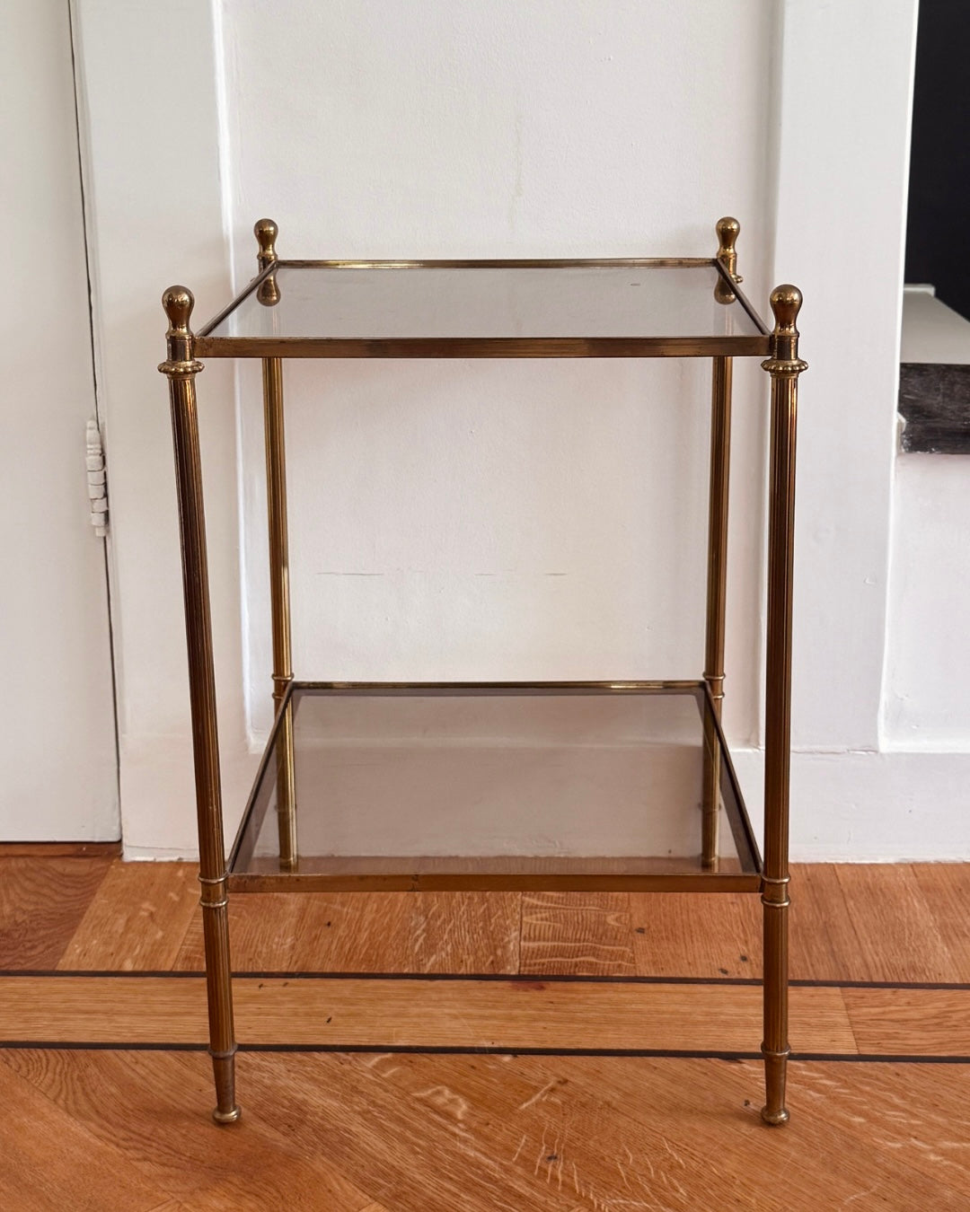 Vintage messing bijzettafeltje met glazen plateaus