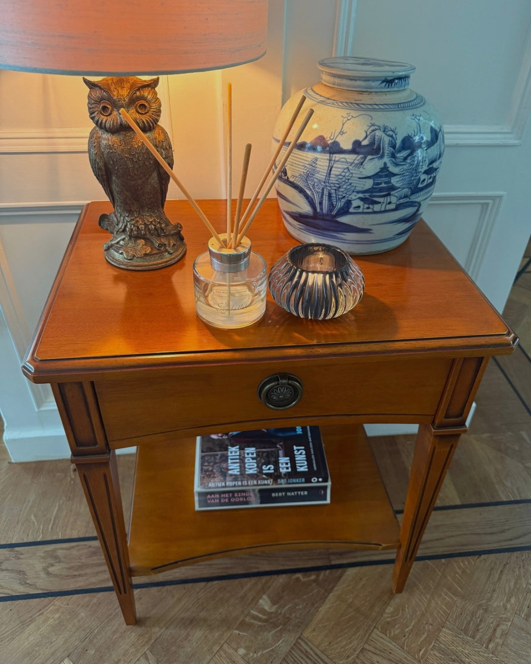 Klassiek houten bijzettafeltje met lade | 52 x 38 x 61 cm