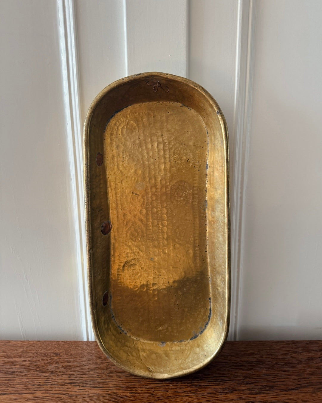 Grote gehamerde messing schaal – 43 cm