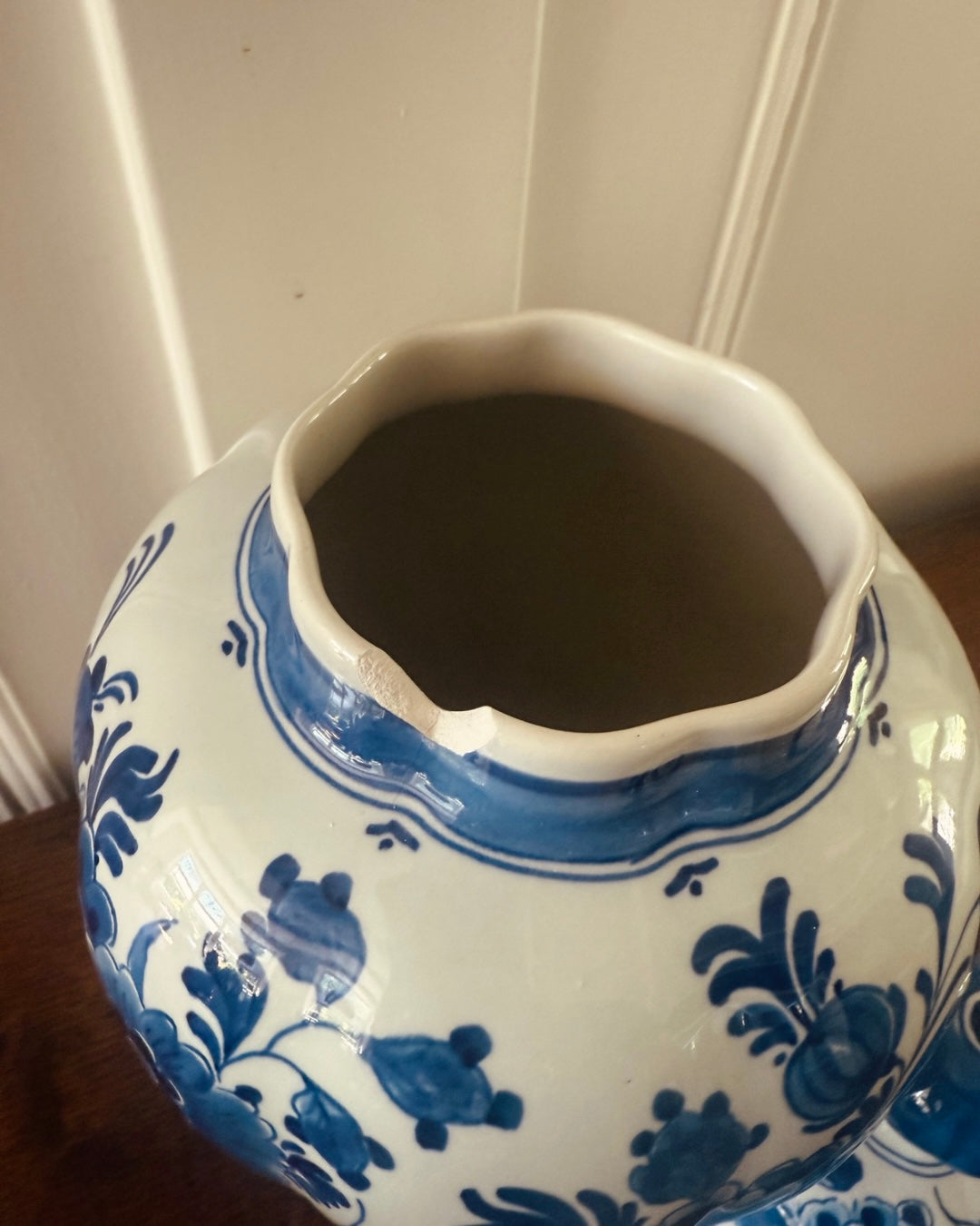 Delfts Blauwe dekselvaas van De Porceleyne Fles (met chipje)