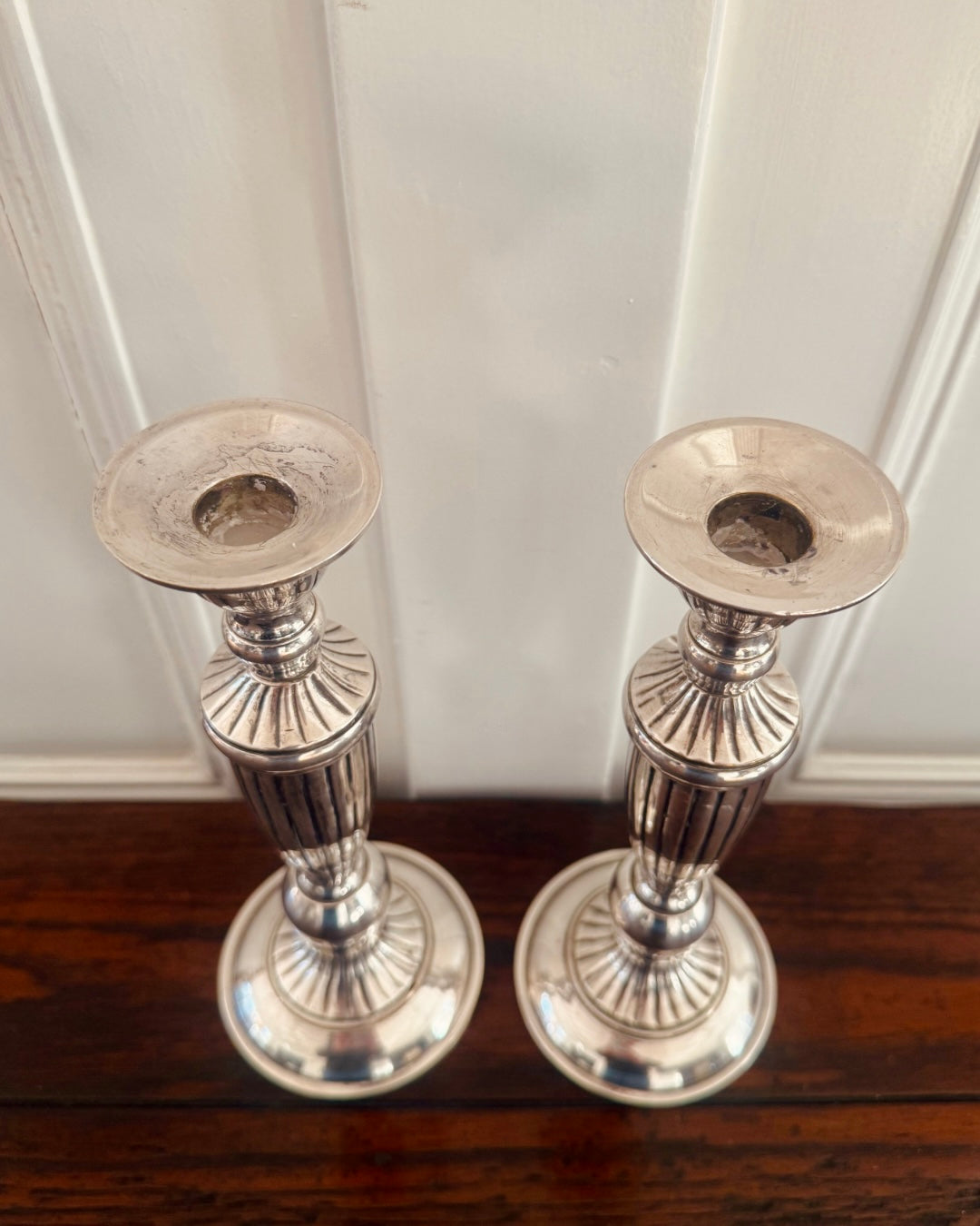 Set van 2 verzilverde kandelaars – tijdloos en elegant