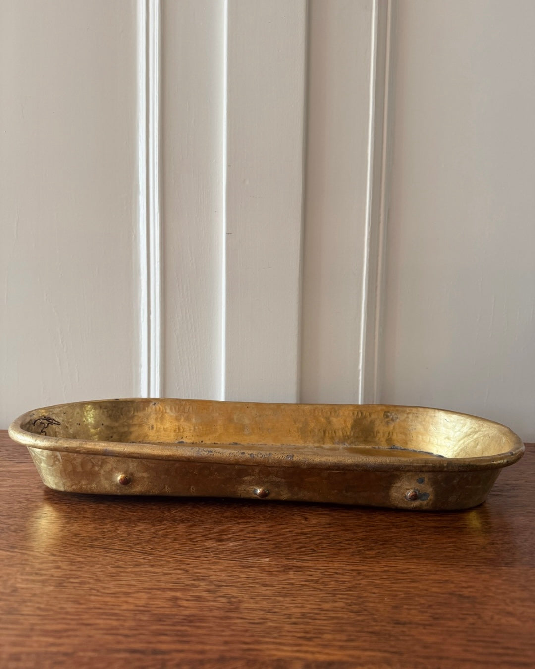 Grote gehamerde messing schaal – 43 cm