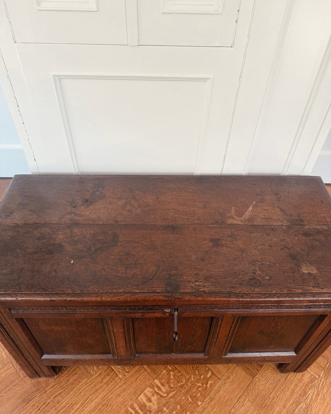 Antieke eikenhouten kist – ca. 18e / vroege 19e eeuw