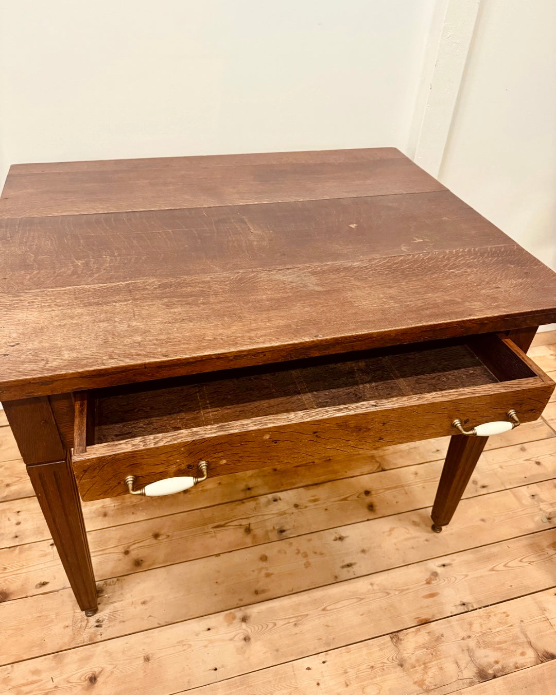 Elegant Antiek Houten Bureau